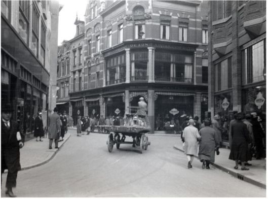 1896